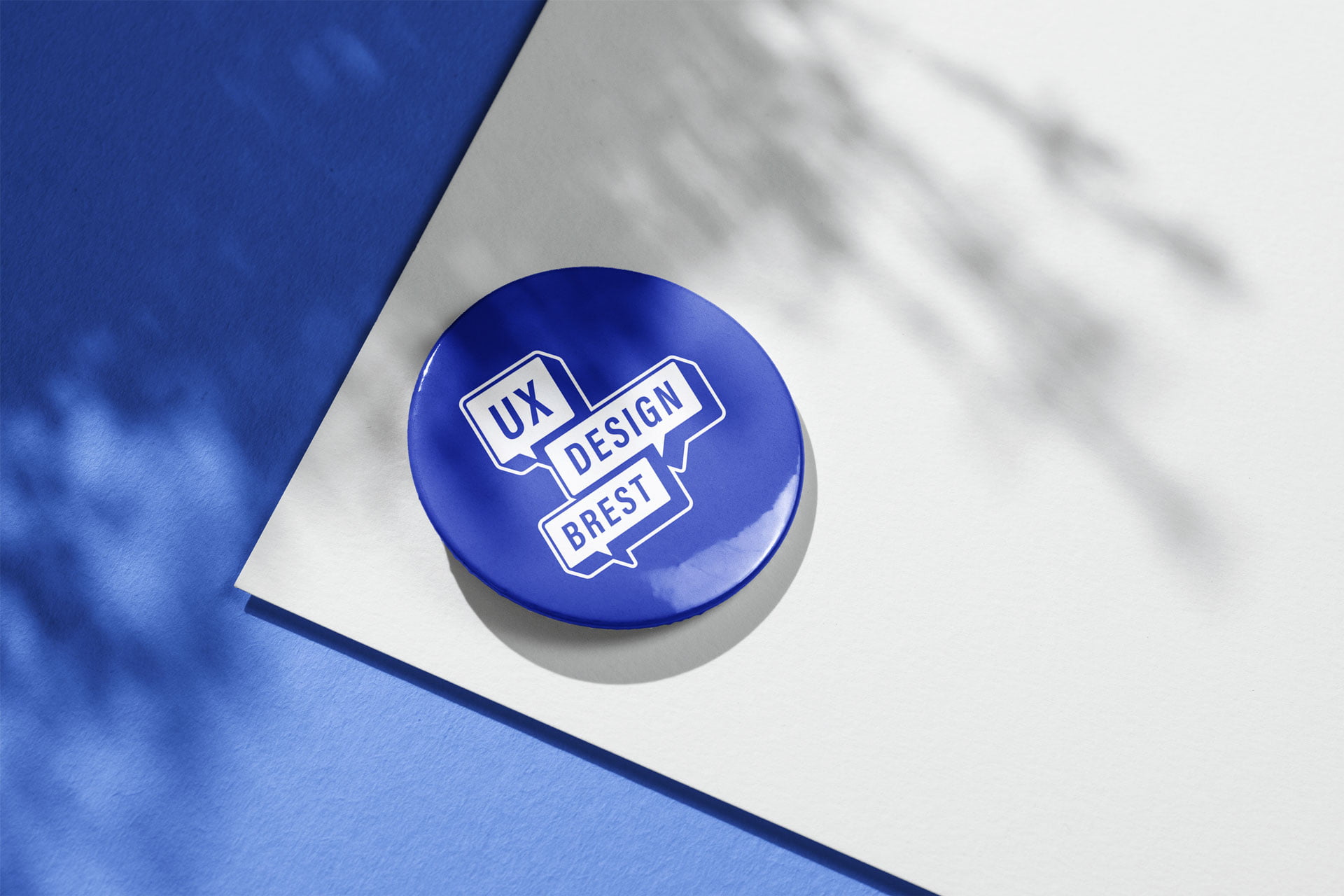 UXDB Round Badge Mockup